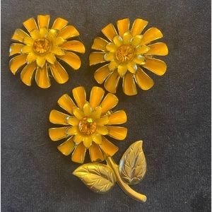 Vintage enamel sunflower brooch and clip earring set. Good vintage condition.